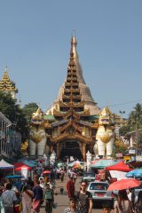 05-East entrance Shwedagon Pagoda